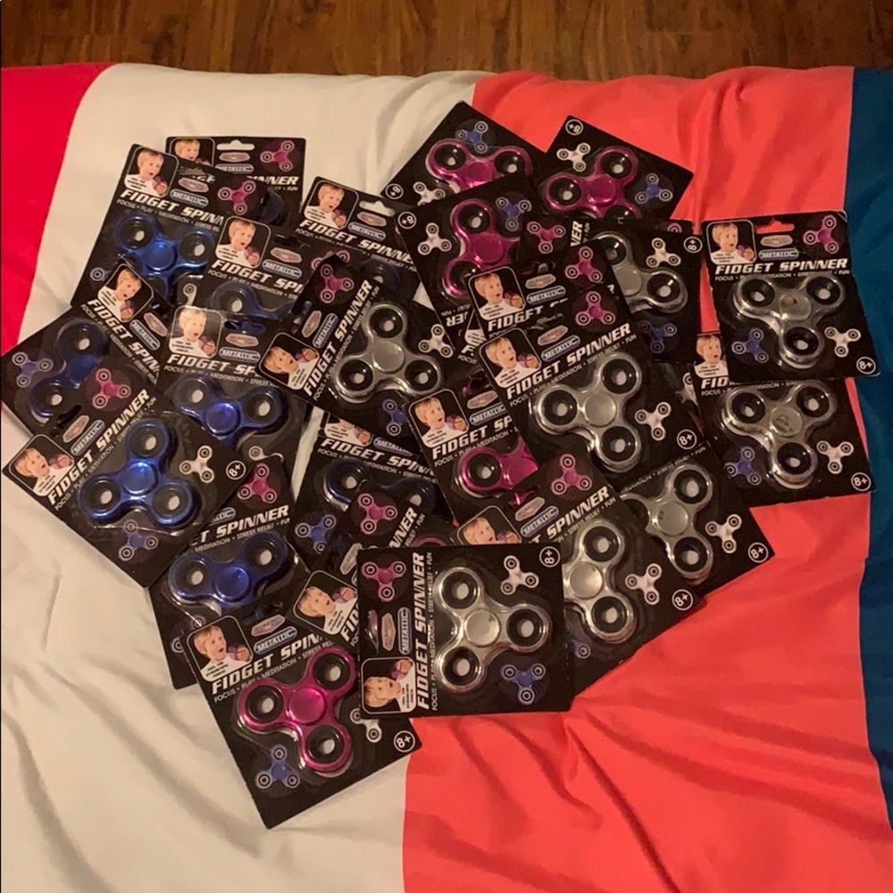 27 NWT FIDGET SPINNERS